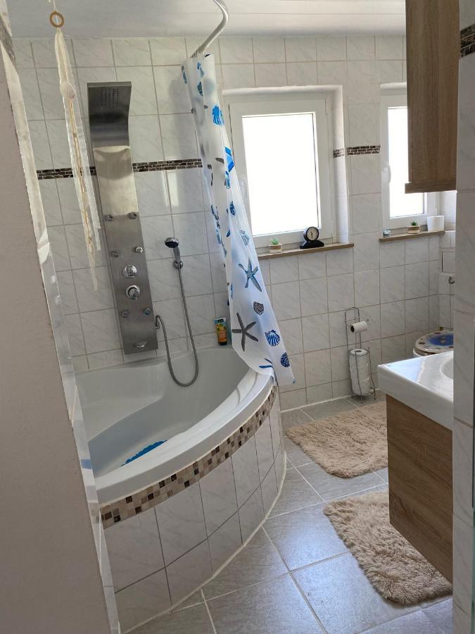 Ferienwohnung Zur Roni Тройхтлінґен Екстер'єр фото